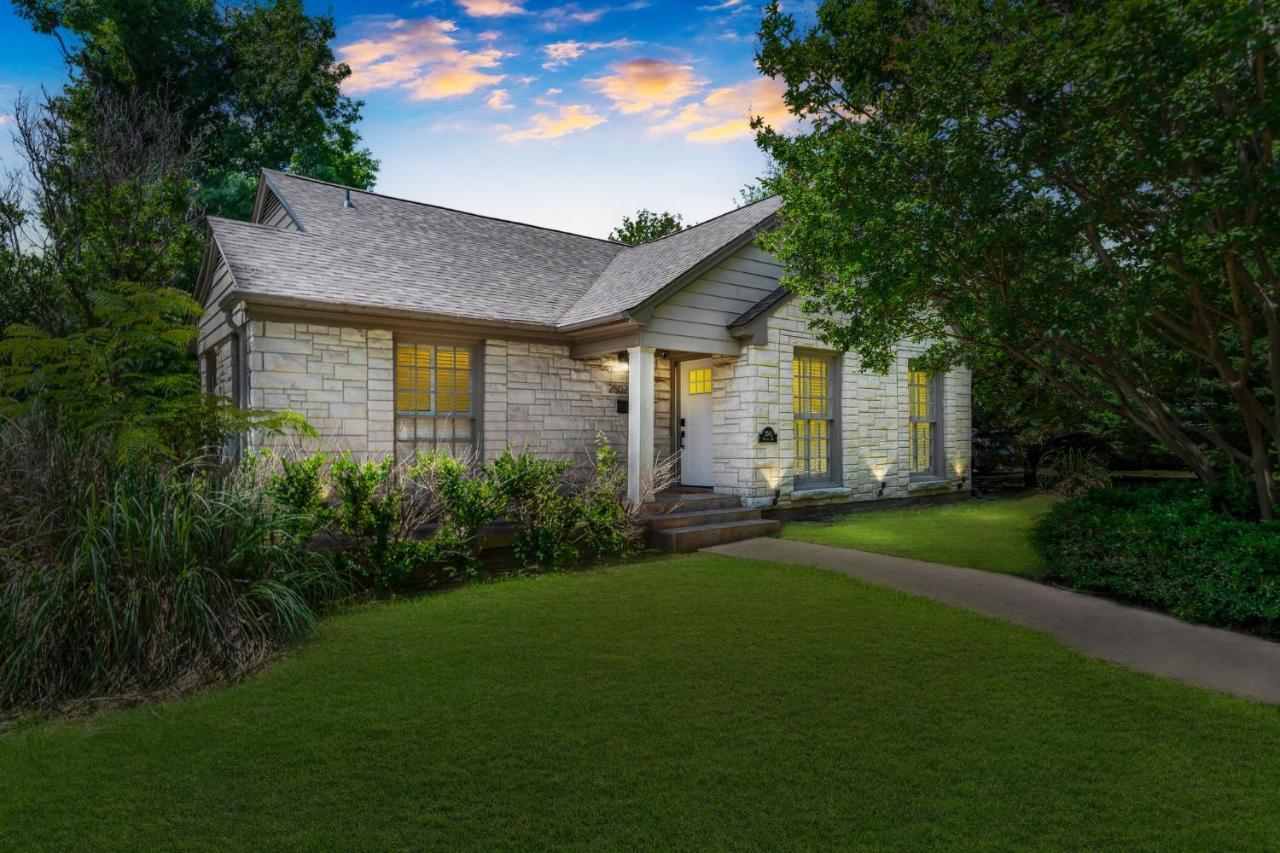 Sunset House - Luxury Pool And Hot Tub Retreat Villa Dallas Exteriör bild